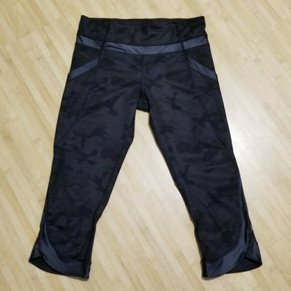 Lululemon Chase Me Crop II Black Camo 6